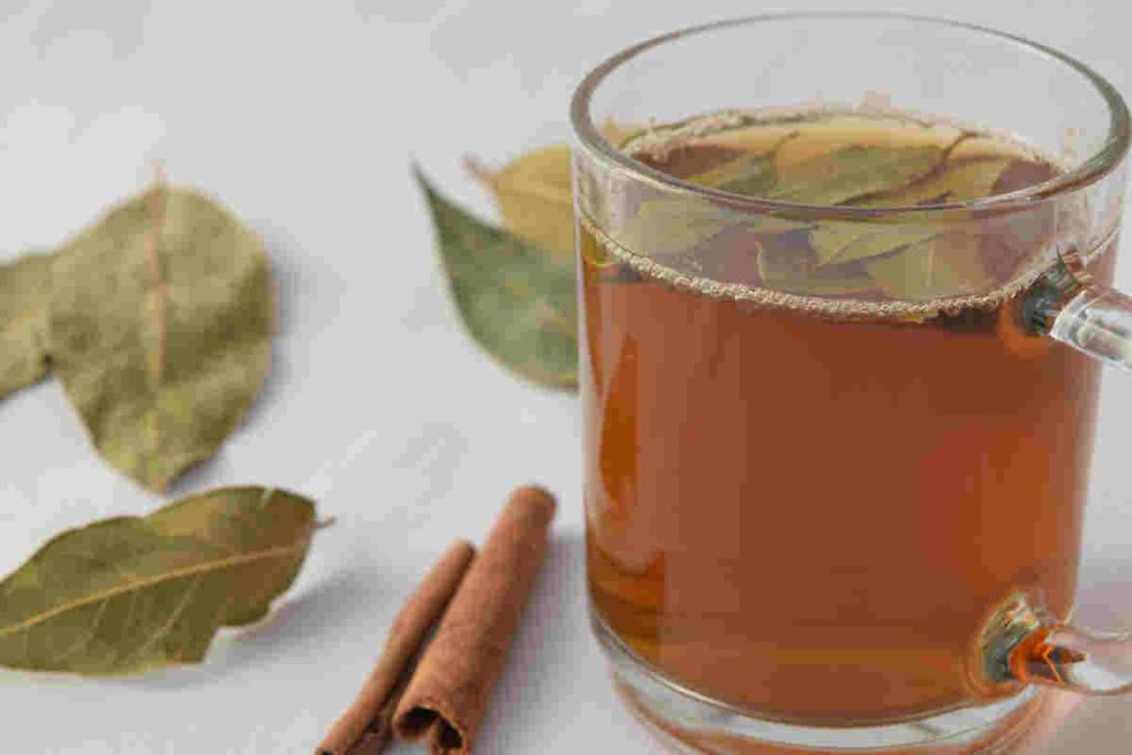 Voici comment préparer les feuilles de laurier en infusion pour maigrir et faire brûler les graisses
